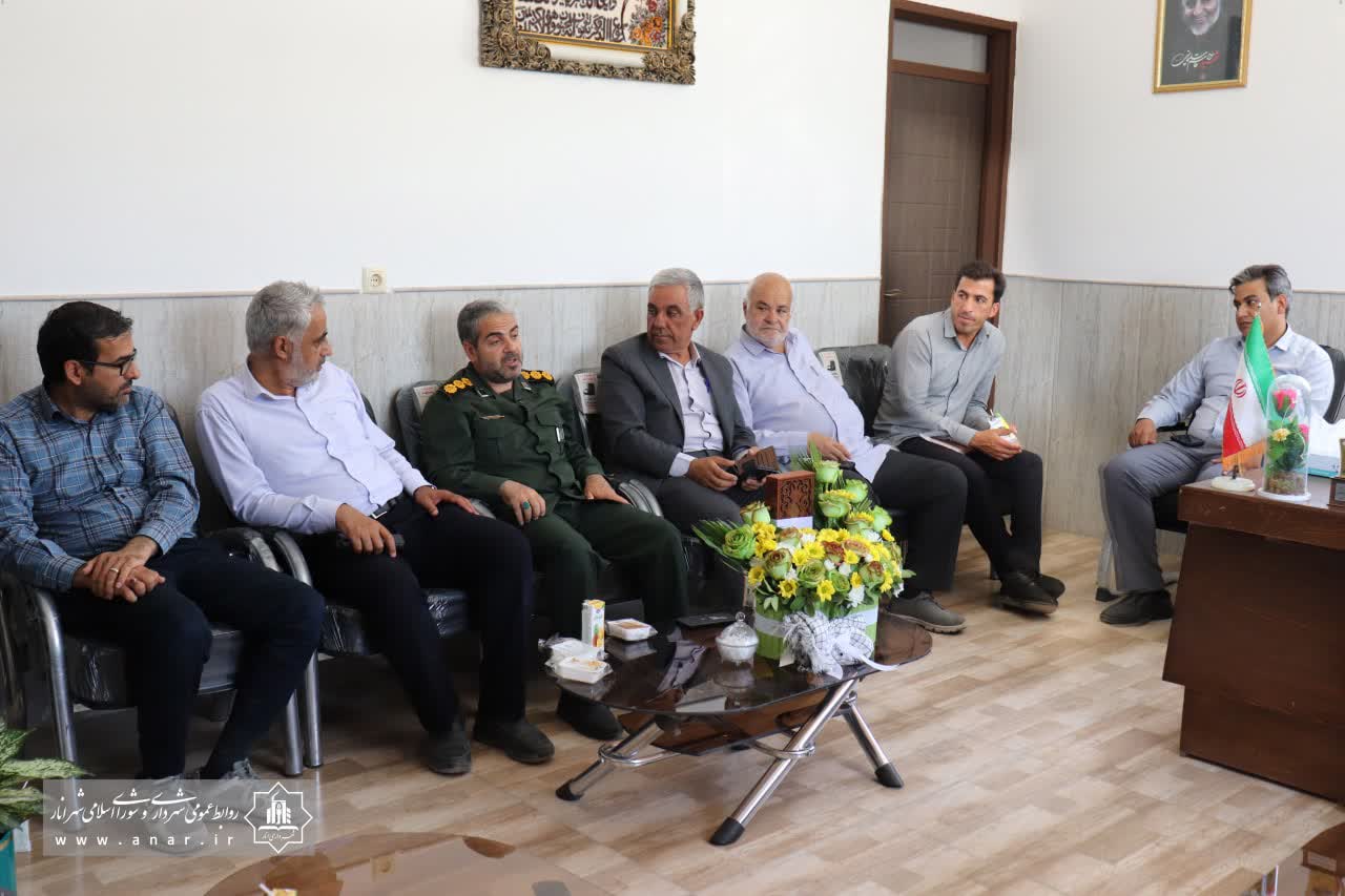 دیدار صمیمی مجموعه مدیریت شهری با فرمانده ناحیه مقاومت بسیج سپاه شهرستان در راستای تجلیل از نیروهای مسلح